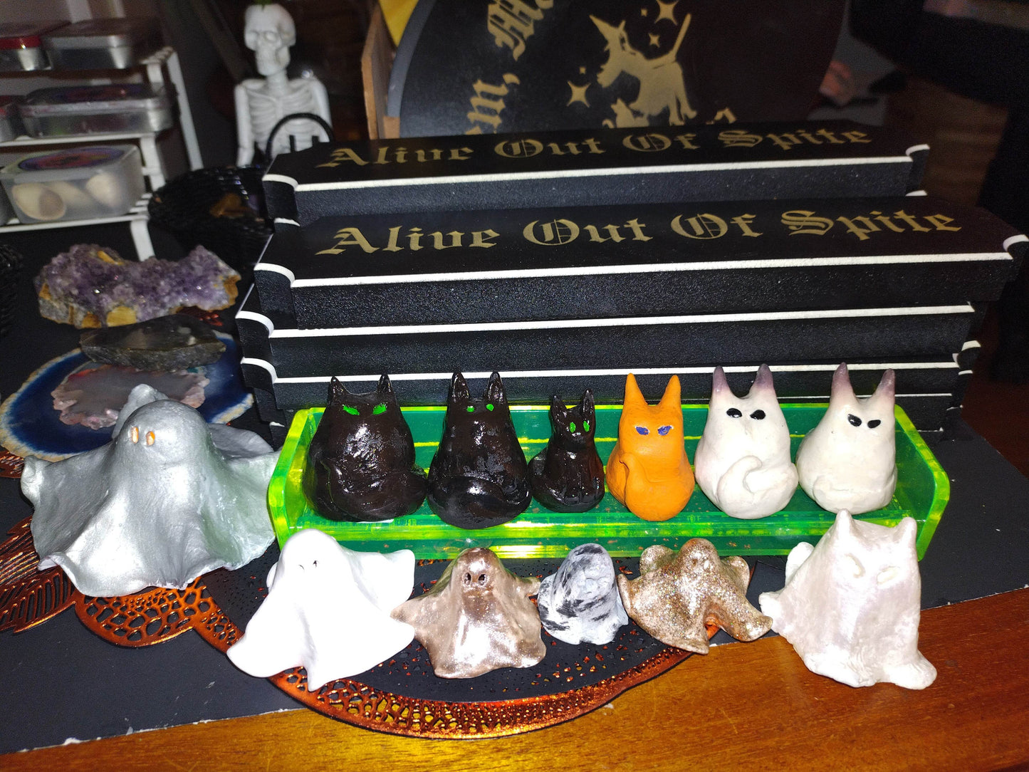 Crafts Handmade in Salem l Ceramic Ghost - Winter Island Trading Co.