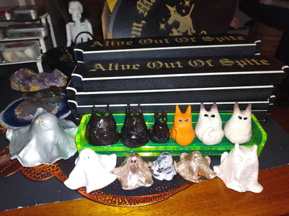 Crafts Handmade in Salem l Ceramic Ghost - Winter Island Trading Co.